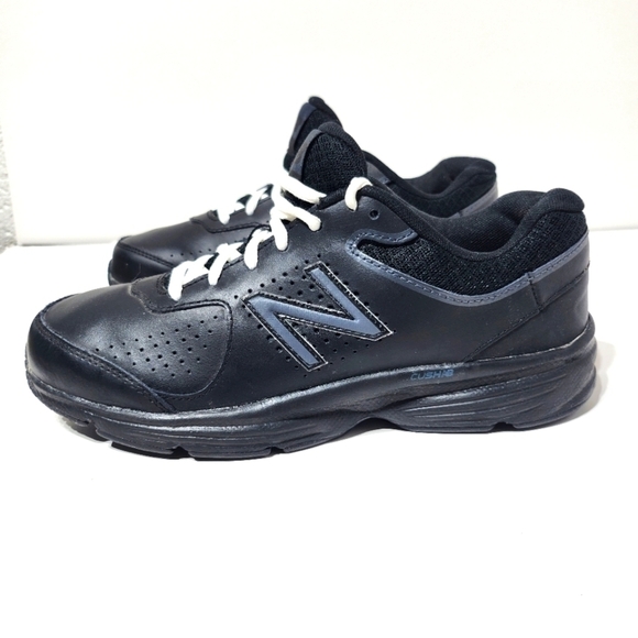 New Balance Black and Gray Athletic Shoes with Breathable Upper - Picture 2 of 10
